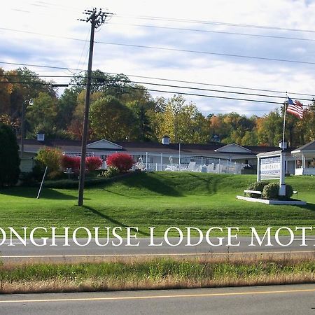 Longhouse Lodge Motel Уоткинс Глен Екстериор снимка