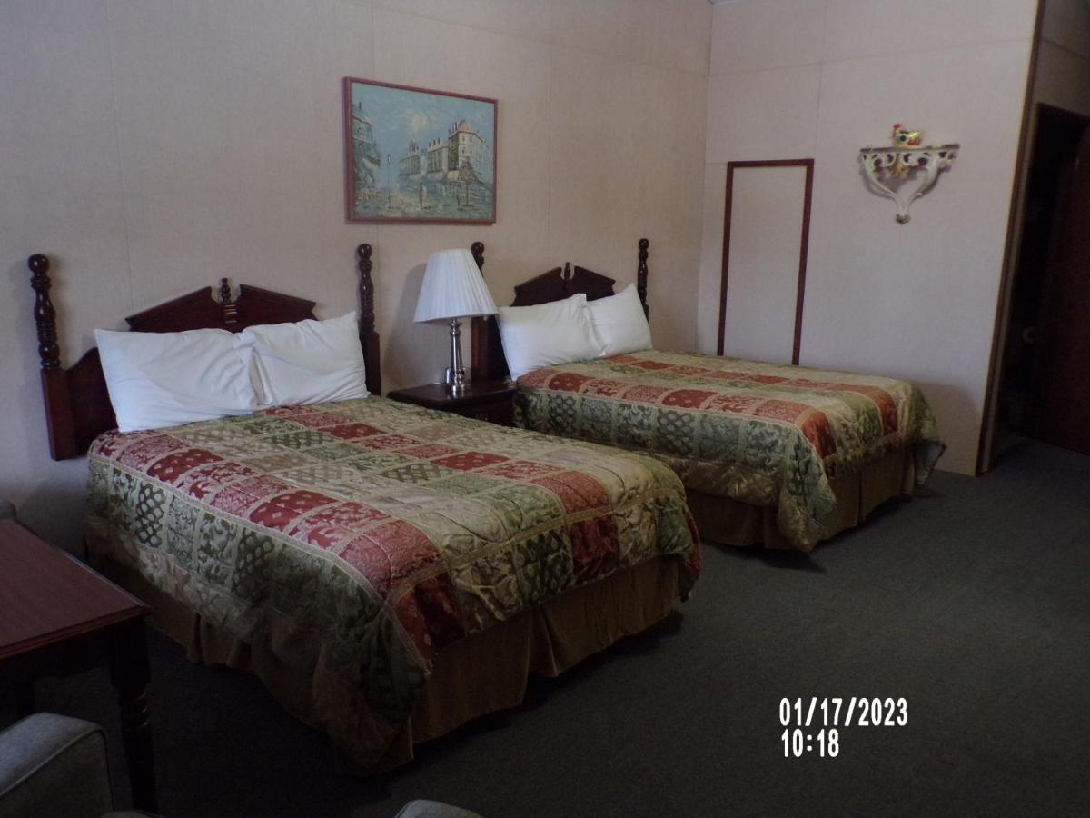 Longhouse Lodge Motel Уоткинс Глен Екстериор снимка