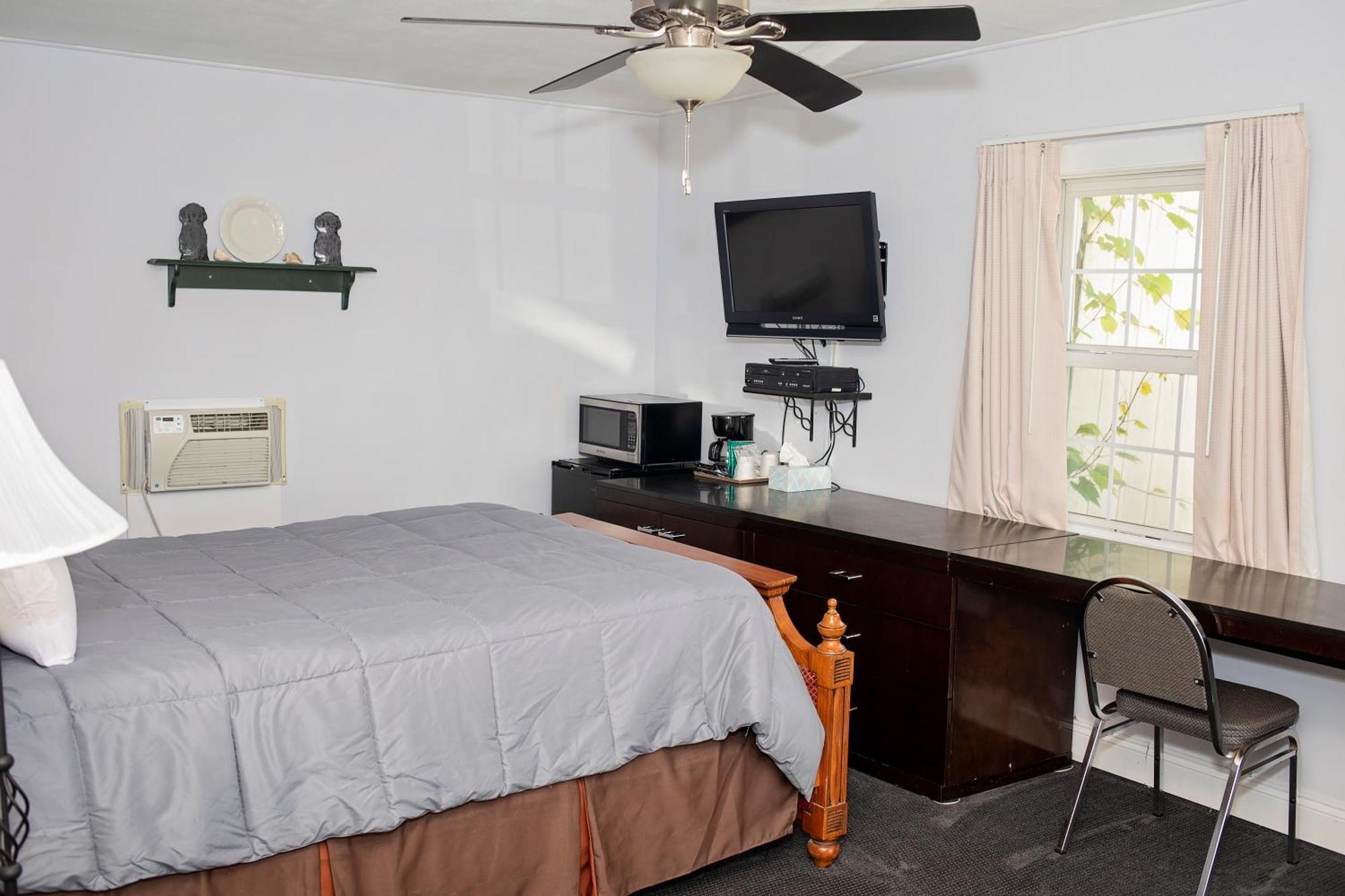 Longhouse Lodge Motel Уоткинс Глен Екстериор снимка
