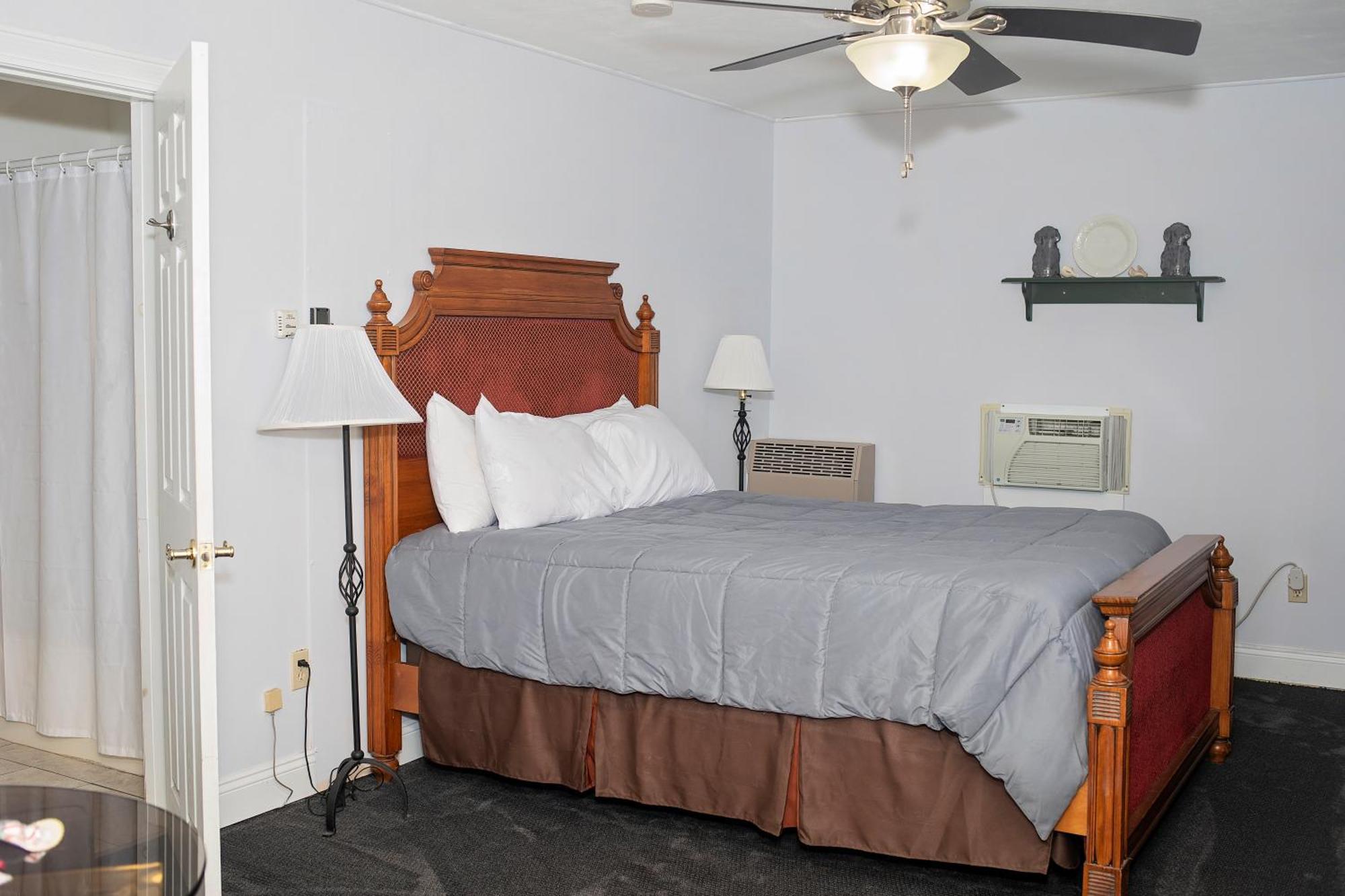 Longhouse Lodge Motel Уоткинс Глен Екстериор снимка