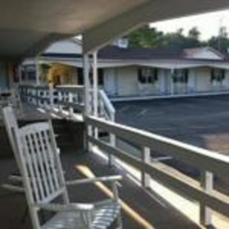 Longhouse Lodge Motel Уоткинс Глен Екстериор снимка