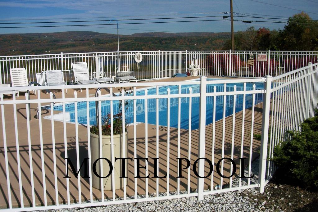 Longhouse Lodge Motel Уоткинс Глен Екстериор снимка