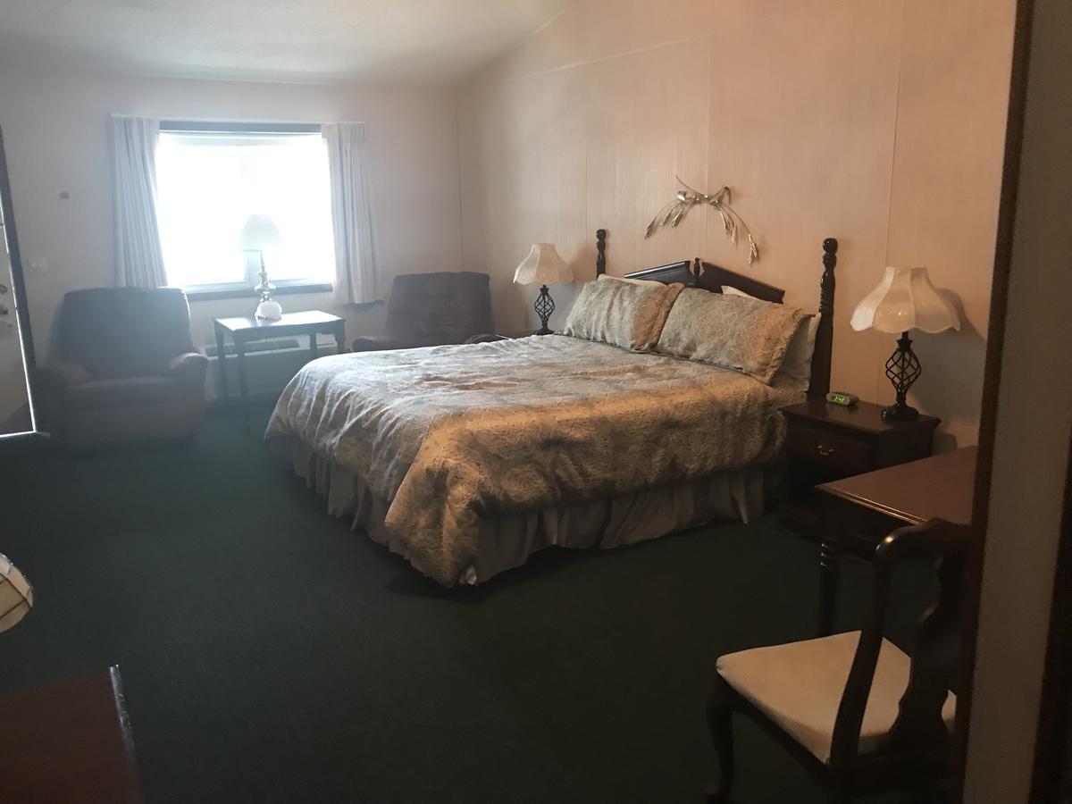 Longhouse Lodge Motel Уоткинс Глен Екстериор снимка