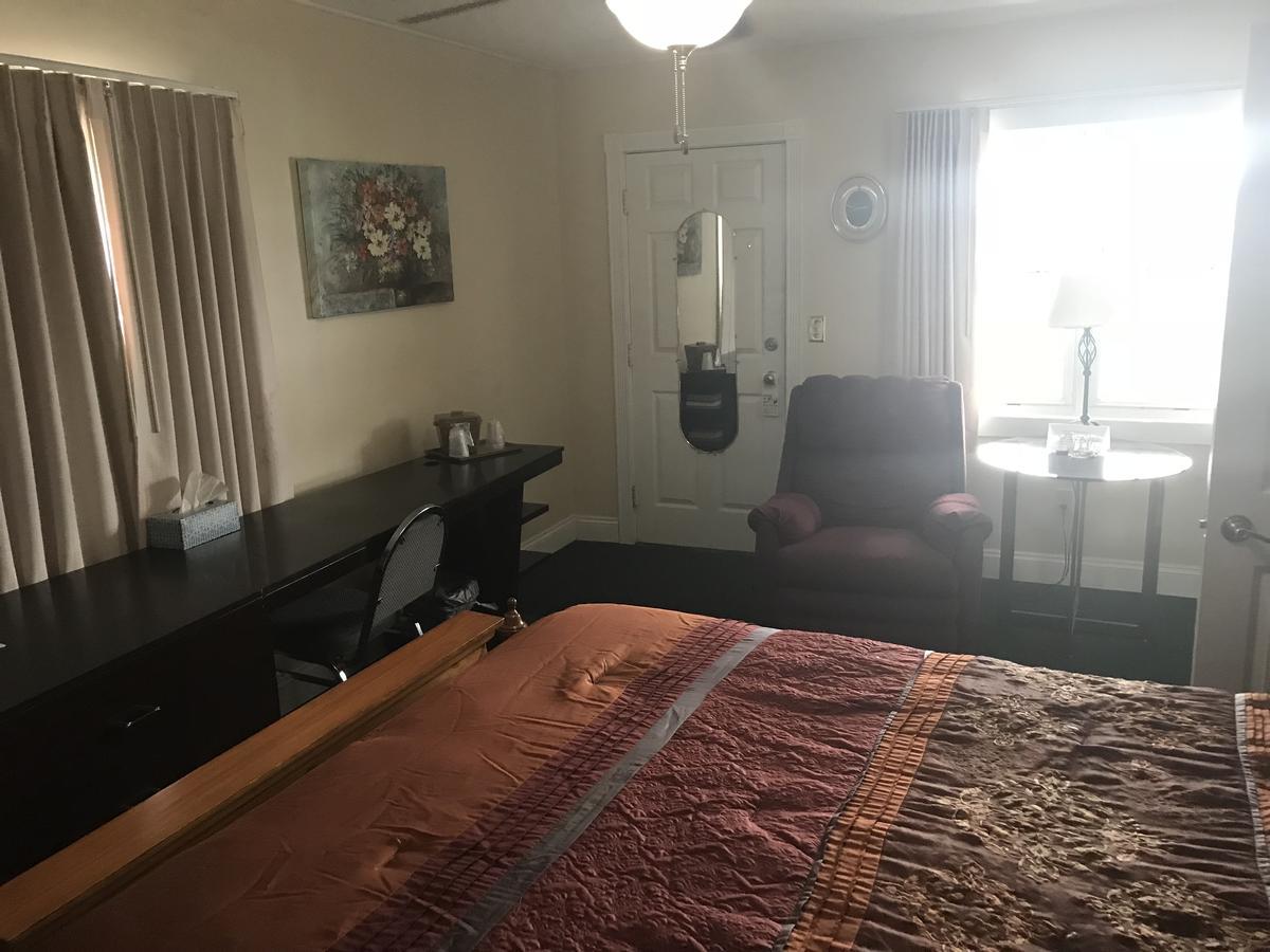 Longhouse Lodge Motel Уоткинс Глен Екстериор снимка