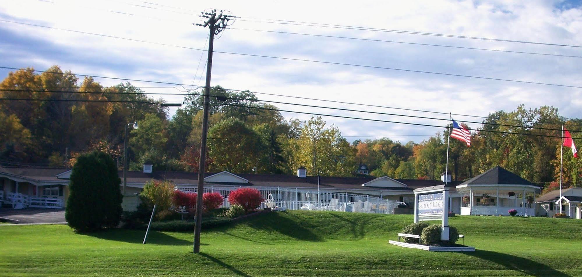 Longhouse Lodge Motel Уоткинс Глен Екстериор снимка